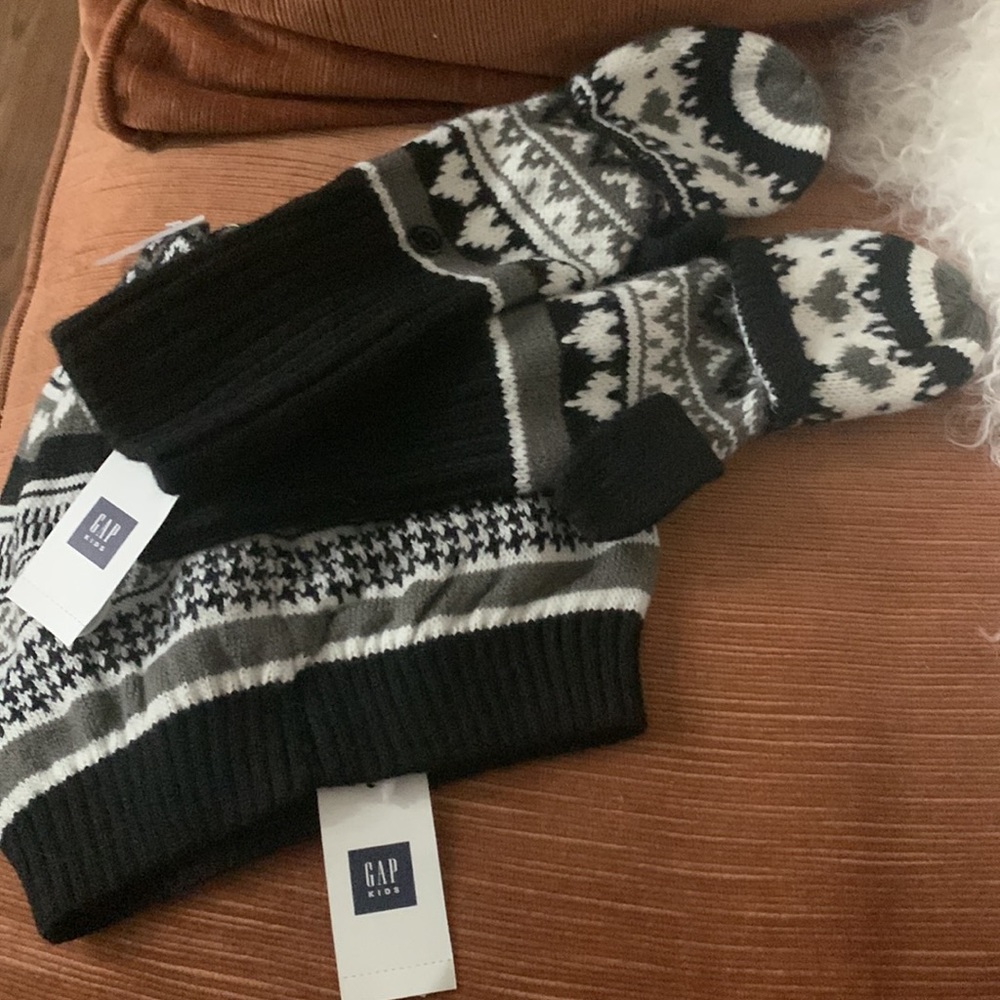 Gap Kids Beanie and Matching Mittens